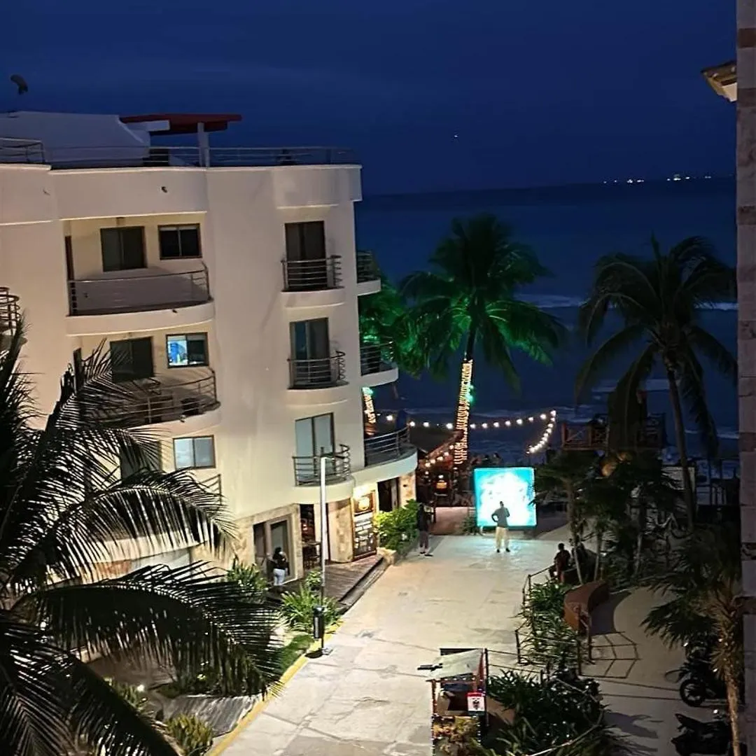 Beachfront Chic At El Faro Resort Playa del Carmen Appartement